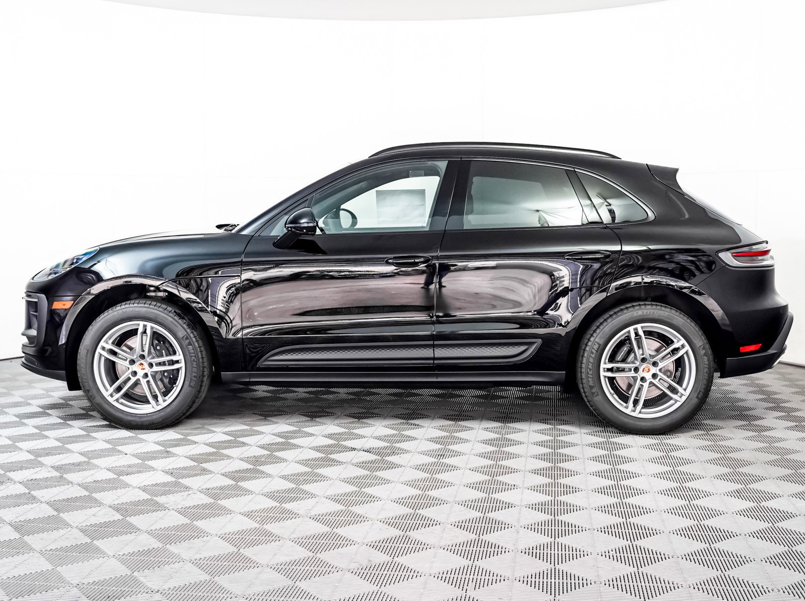 New 2026 Porsche Macan image 2