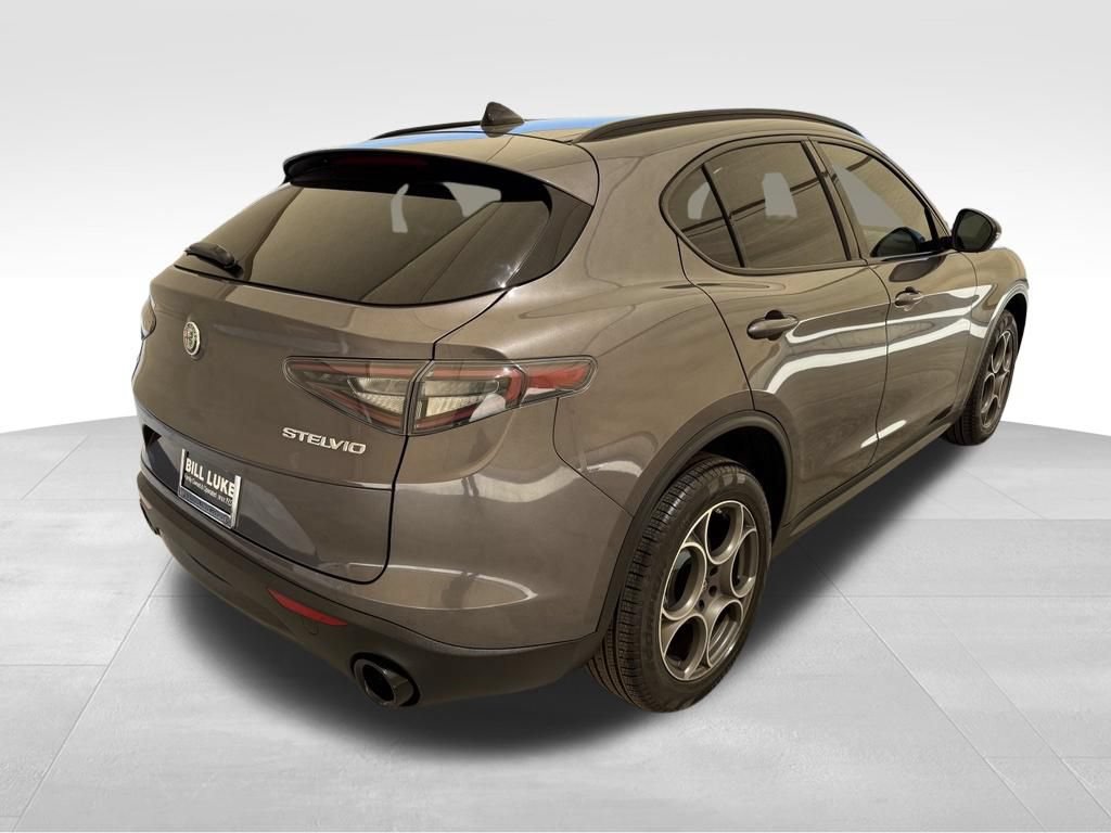 New 2025 Alfa Romeo Stelvio Sprint w/ Convenience Package AWD/4WD image 9