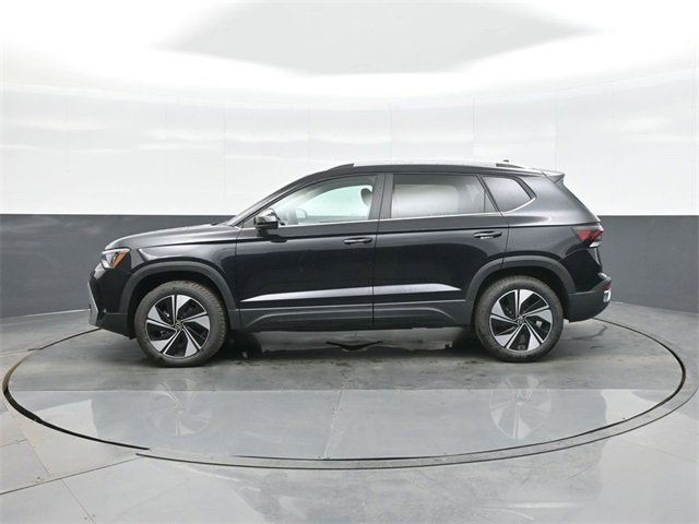 New 2026 Volkswagen Taos SE image 4