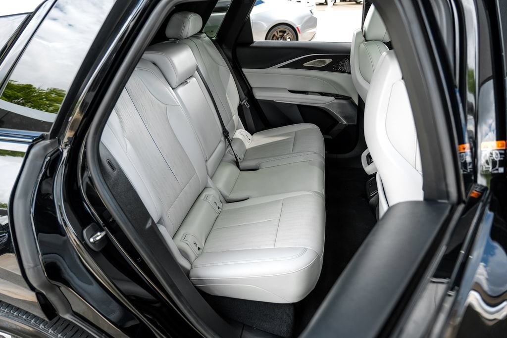 Used 2023 Cadillac Lyriq AWD image 36