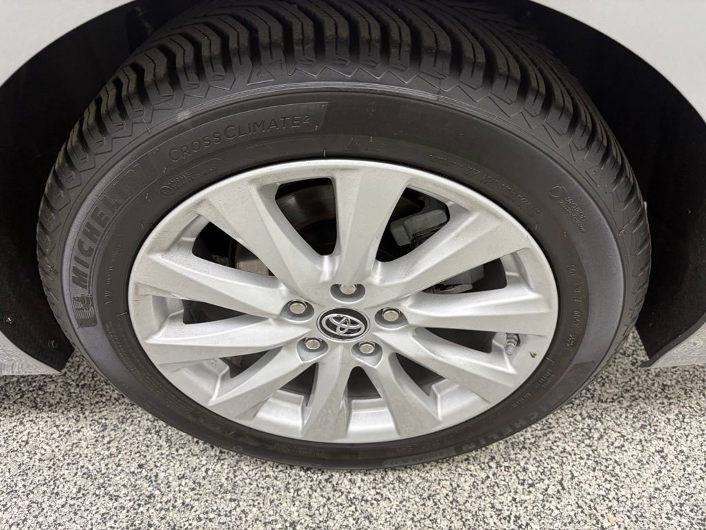 Used 2019 Toyota Camry LE FWD image 11