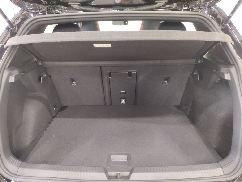 New 2026 Volkswagen GTI SE FWD image 18