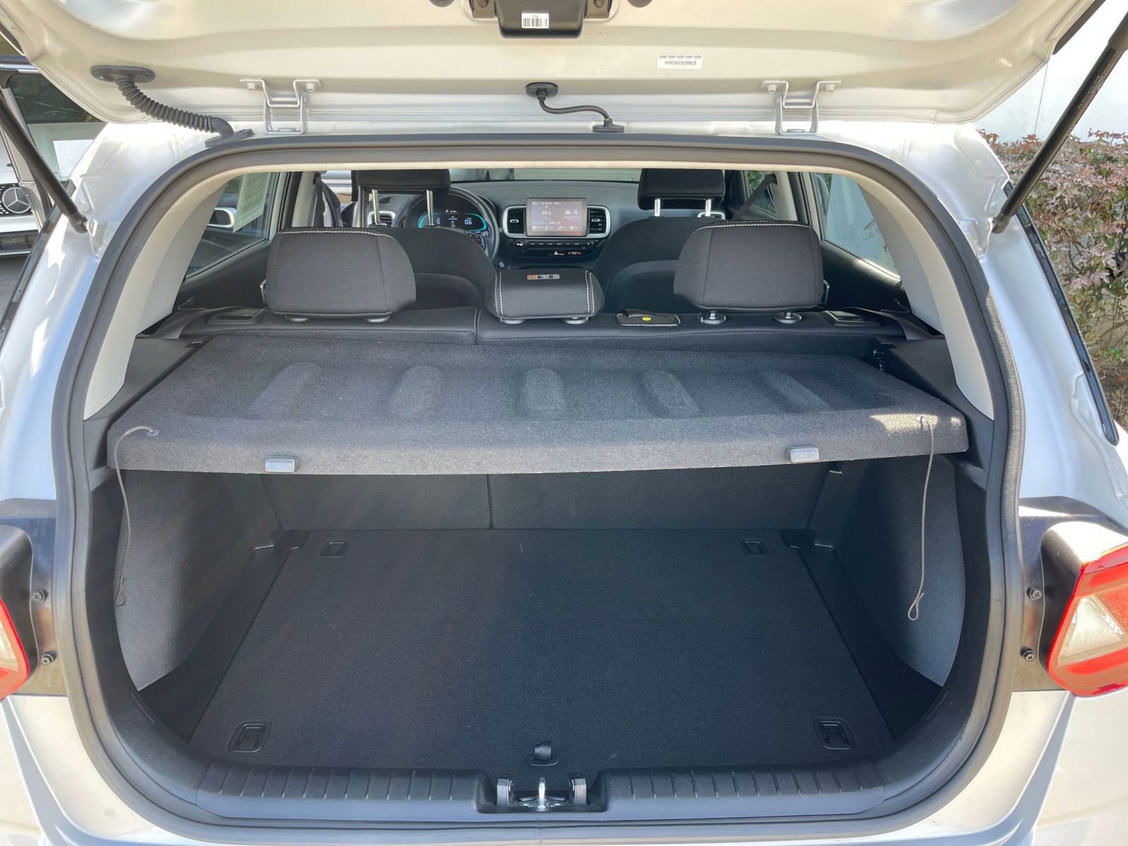 Used 2025 Hyundai Venue SEL FWD image 32