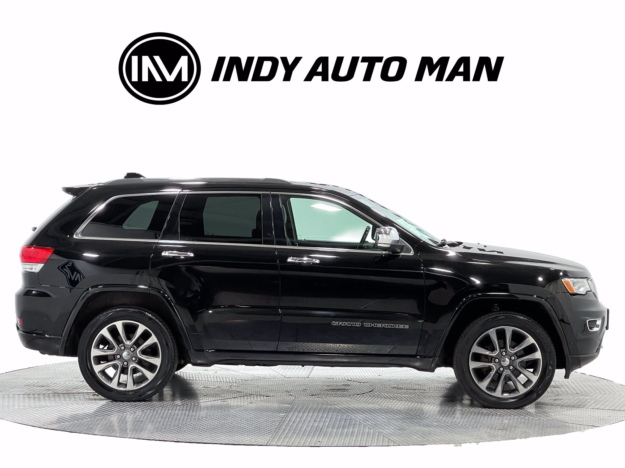 Used 2017 Jeep Grand Cherokee Overland w/ Jeep Active Safety Group AWD/4WD image 3