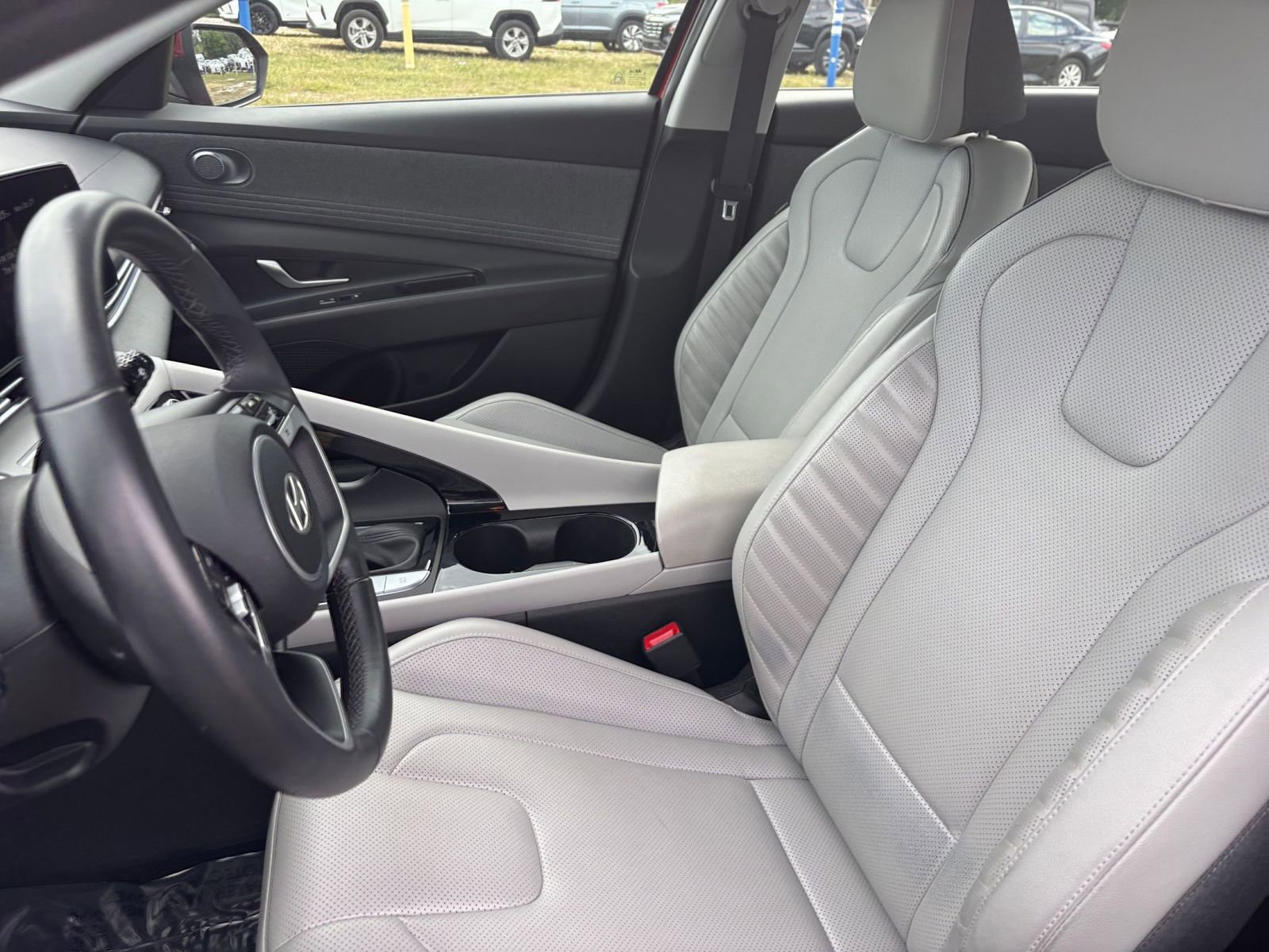 Used 2025 Hyundai Elantra Limited image 36