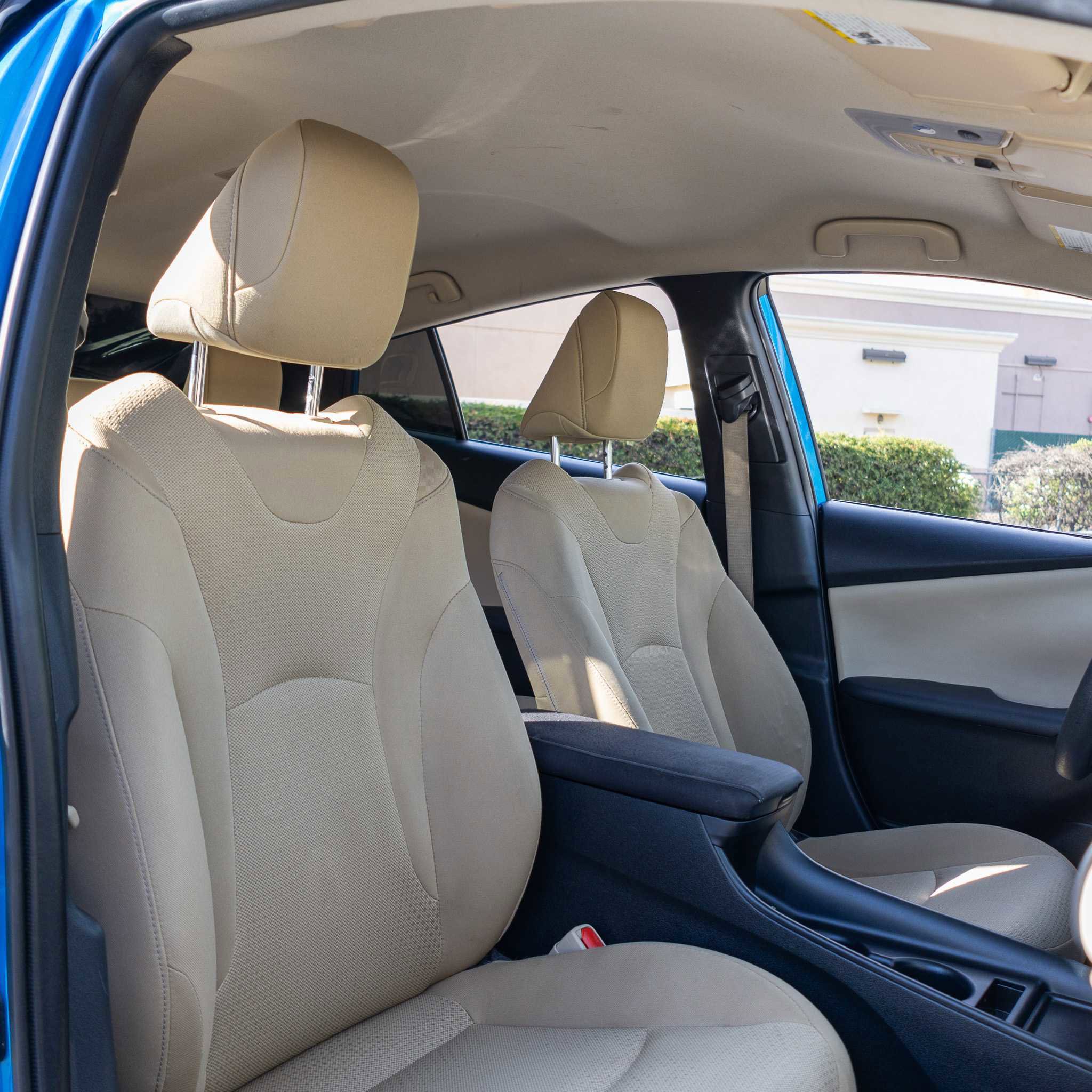 Used 2022 Toyota Prius LE image 22