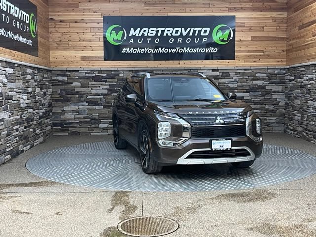 Used 2022 Mitsubishi Outlander SEL AWD/4WD image 2