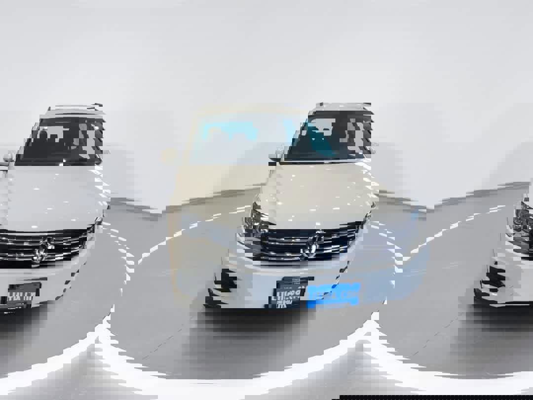 Used 2017 Volkswagen Tiguan Limited w/ Premium Package image 3