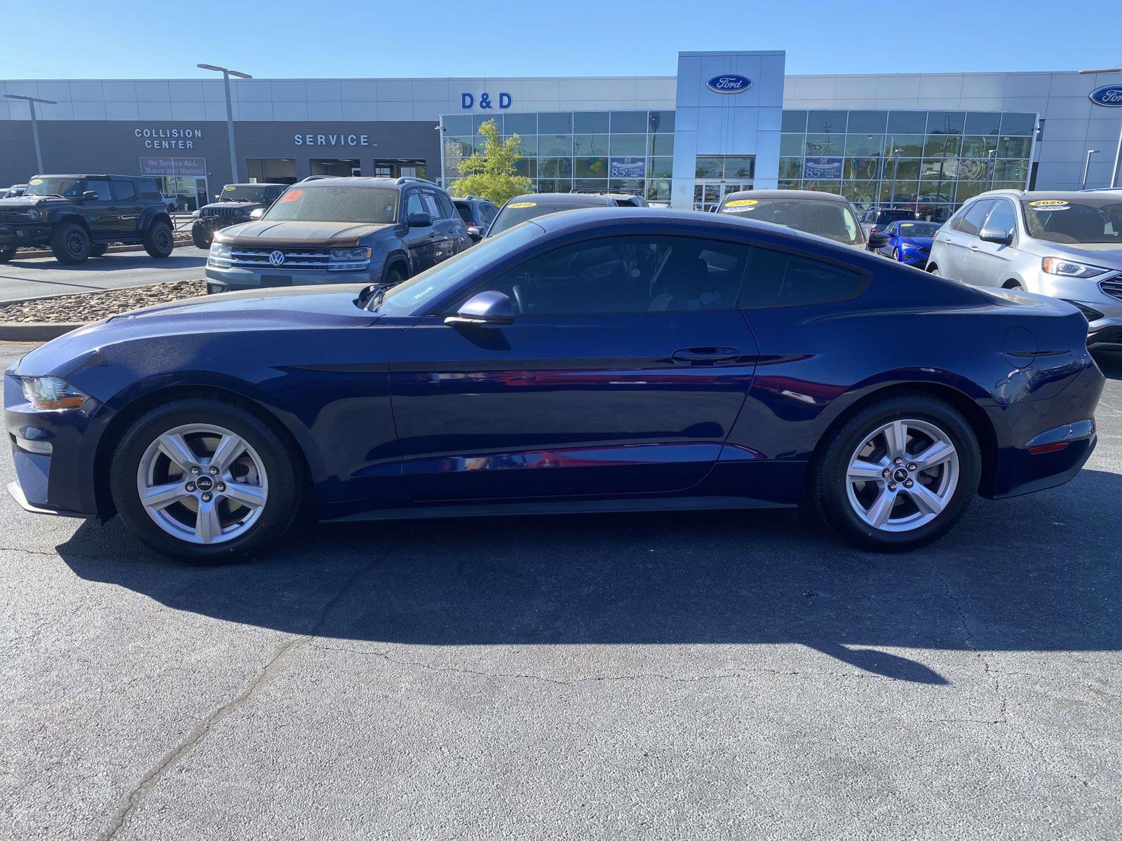 Used 2018 Ford Mustang Coupe RWD image 4