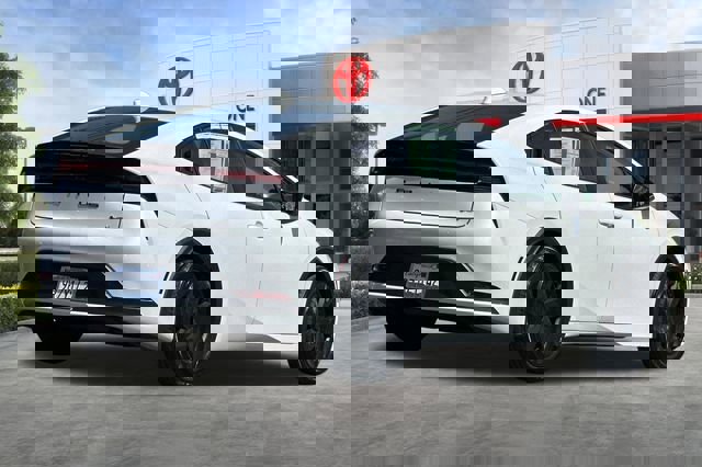 Used 2025 Toyota Prius LE image 4