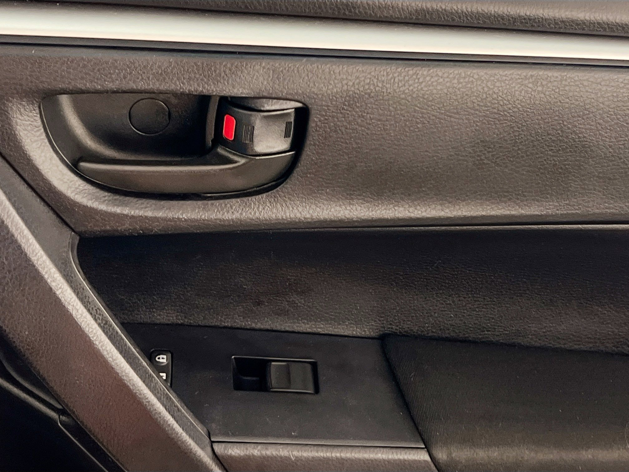 Used 2016 Toyota Corolla L FWD image 31
