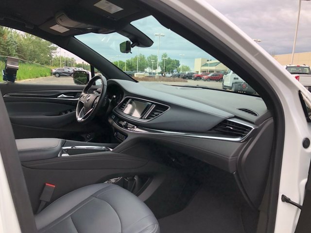 Used 2024 Buick Enclave Premium image 9