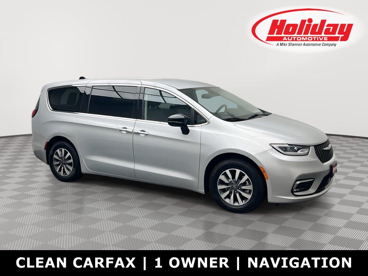 Used 2024 Chrysler Pacifica Limited FWD image 1
