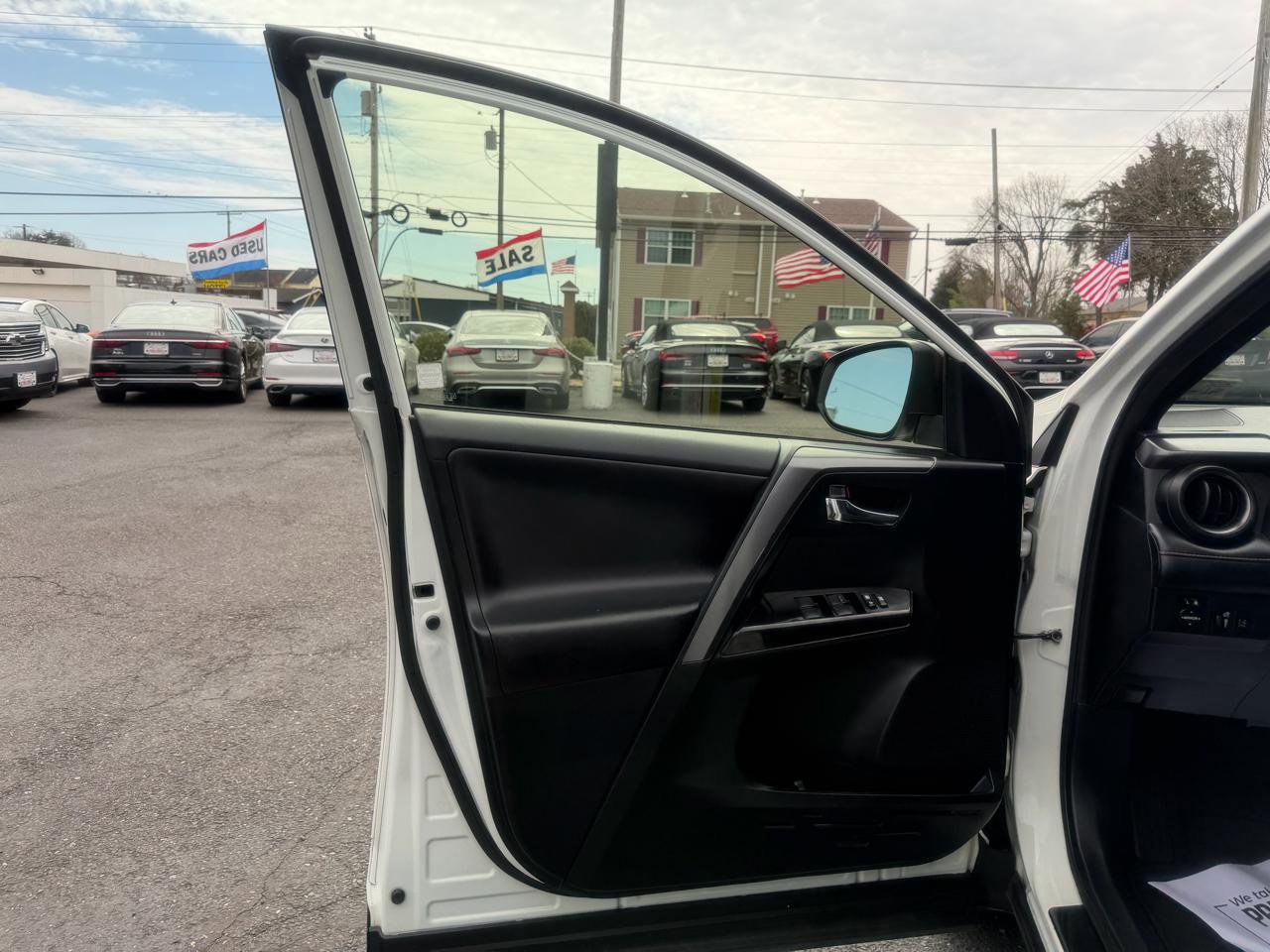 Used 2018 Toyota RAV4 SE w/ Power Extra Value Package AWD/4WD image 6