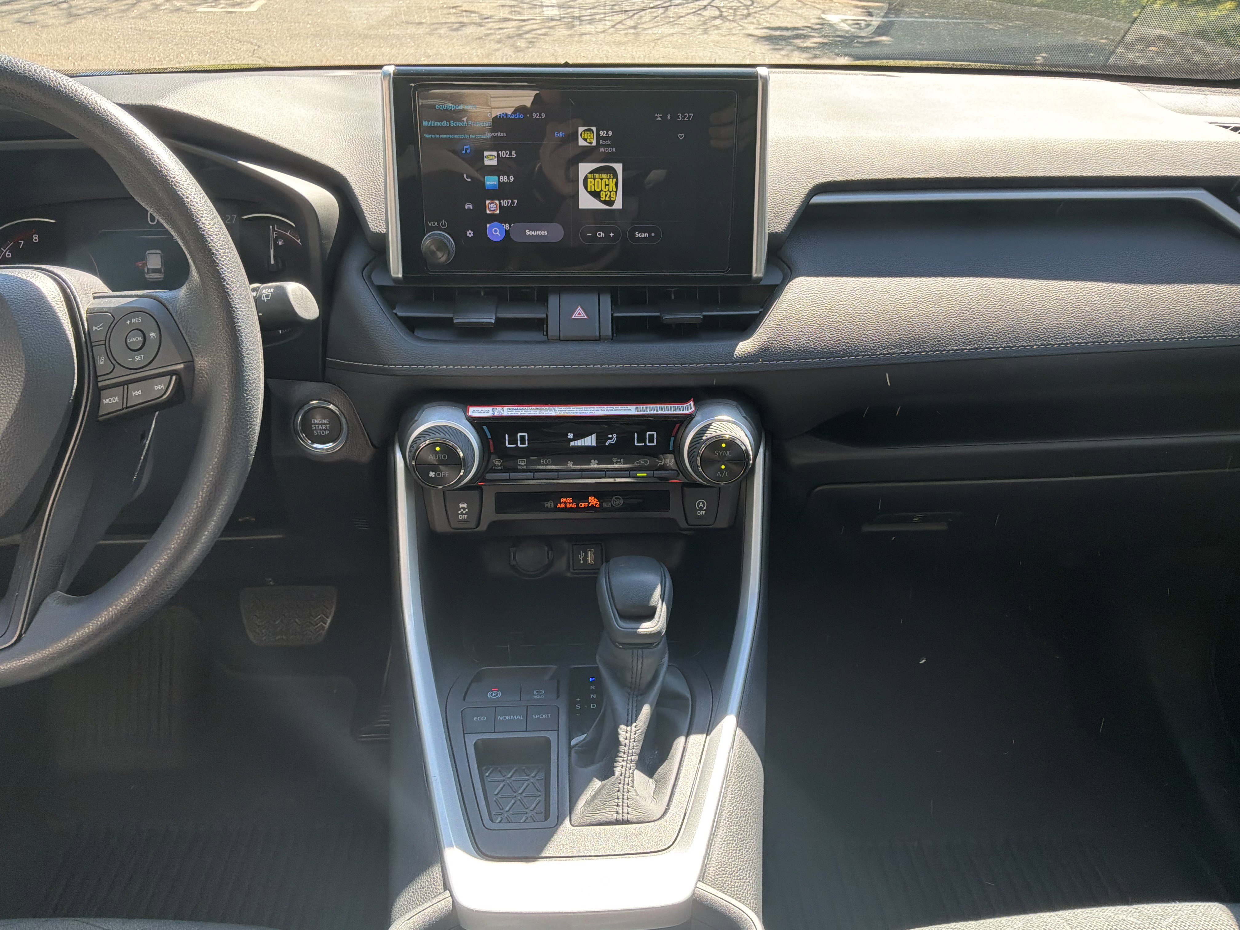 Used 2025 Toyota RAV4 XLE w/ Convenience Package image 33