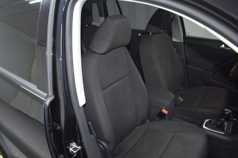 Used 2017 Volkswagen Tiguan Limited FWD image 20