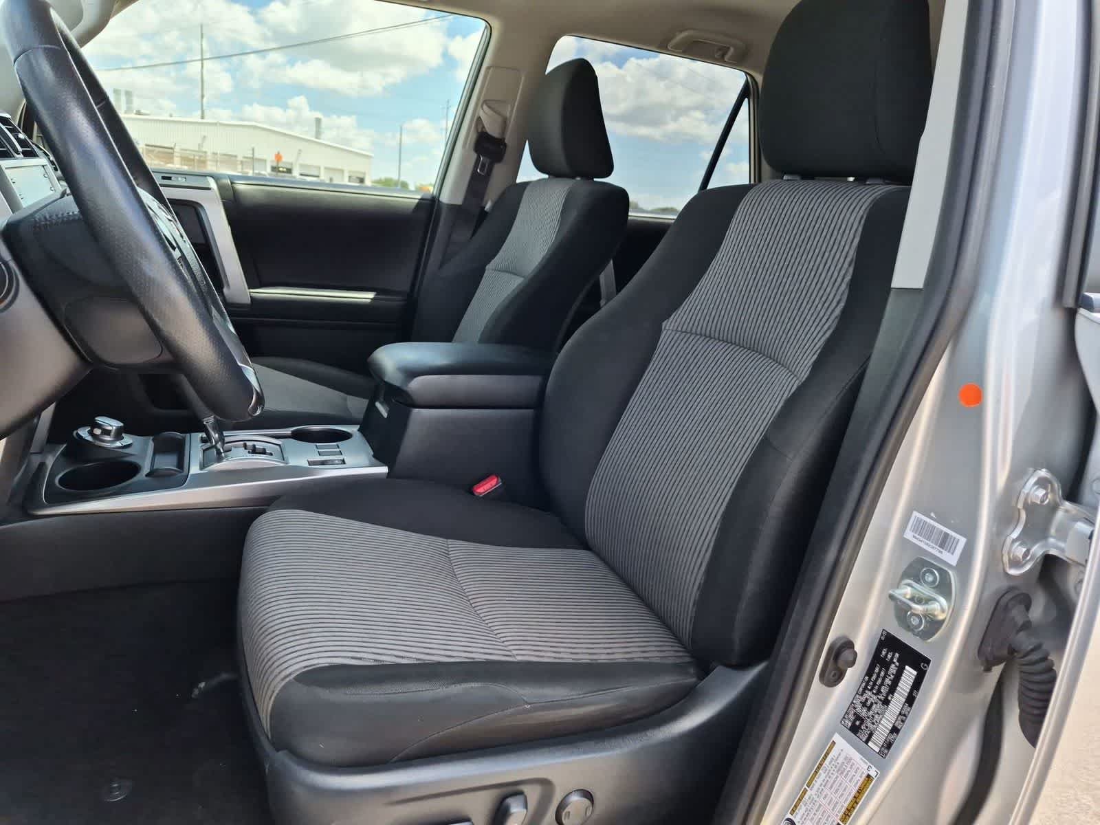 Used 2022 Toyota 4Runner SR5 AWD/4WD image 18