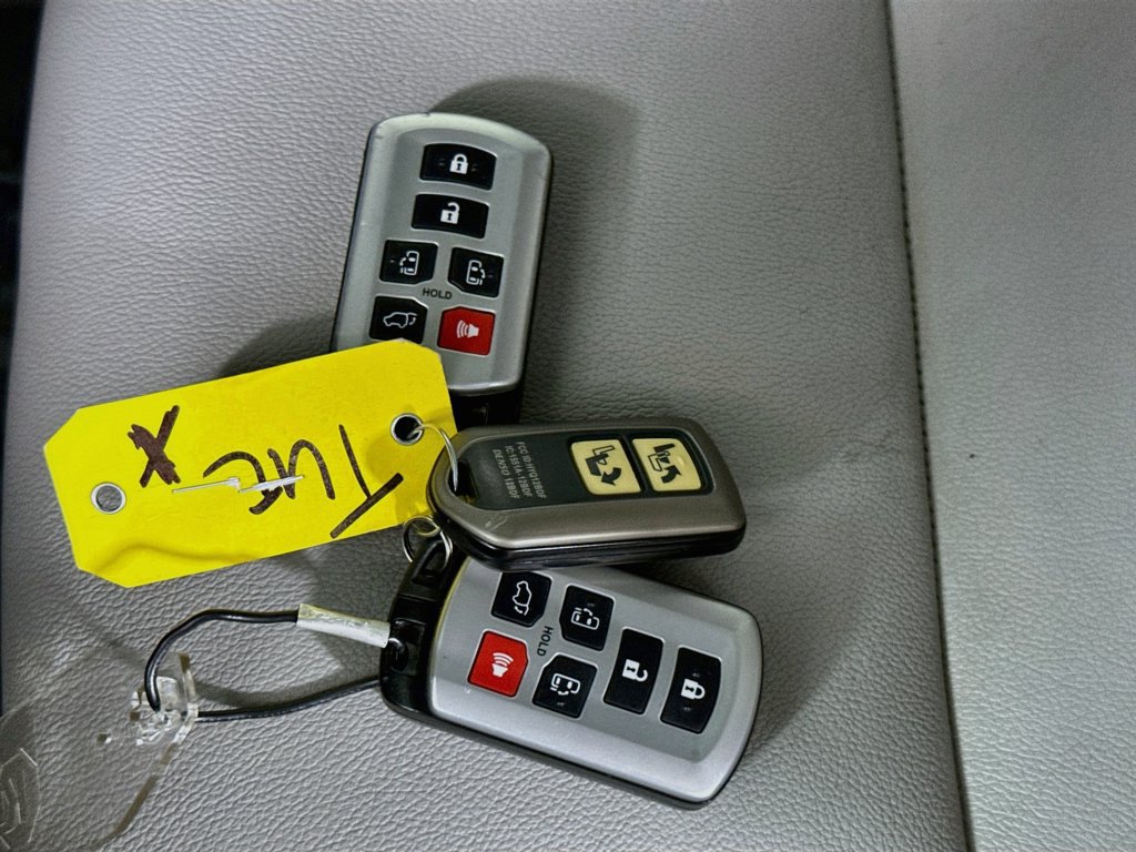 Certified 2020 Toyota Sienna XLE w/ XLE Navigation Package FWD image 37