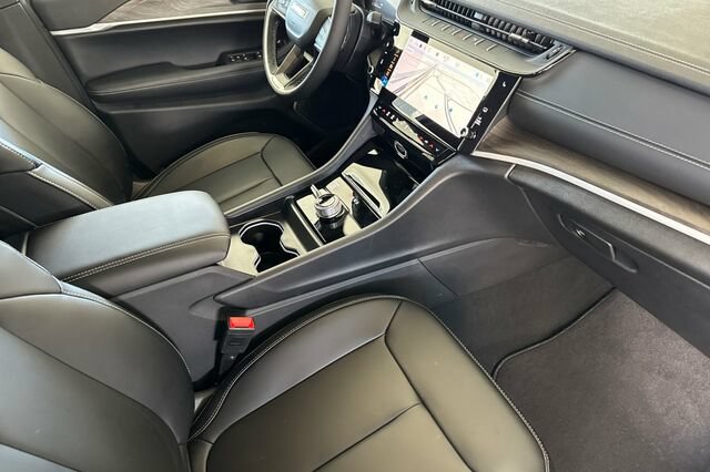 New 2026 Jeep Grand Cherokee Limited AWD/4WD image 13