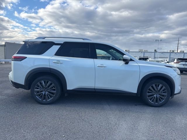 Certified 2023 Nissan Pathfinder SL w/ SL Premium Package AWD/4WD image 4