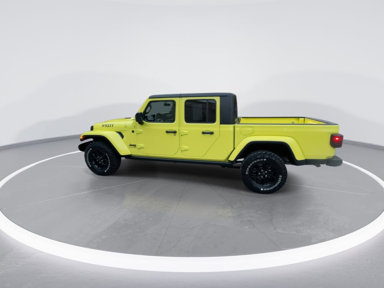 Used 2023 Jeep Gladiator Willys image 12
