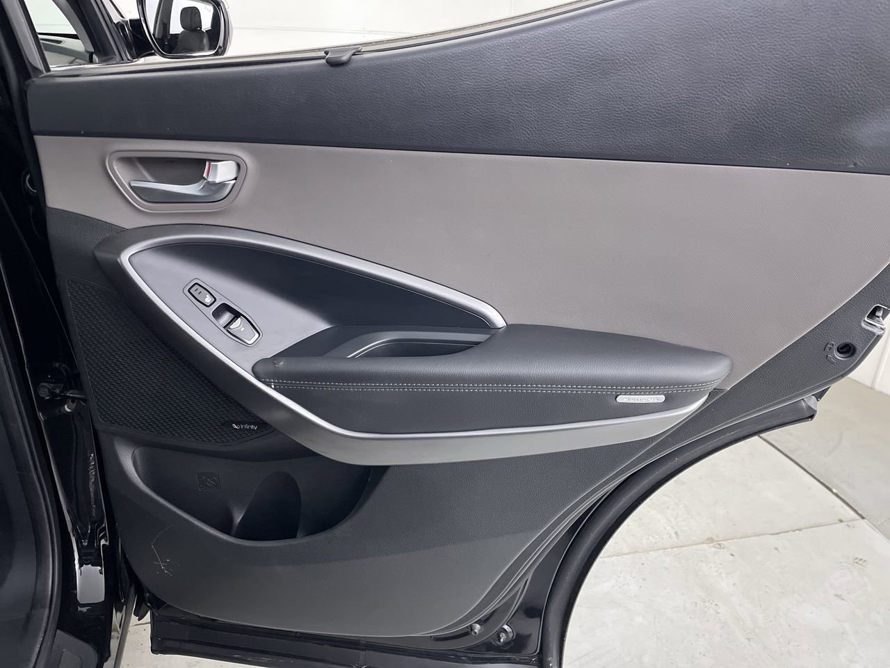 Used 2018 Hyundai Santa Fe Sport w/ 2.4L Tech Package 04 AWD/4WD image 23