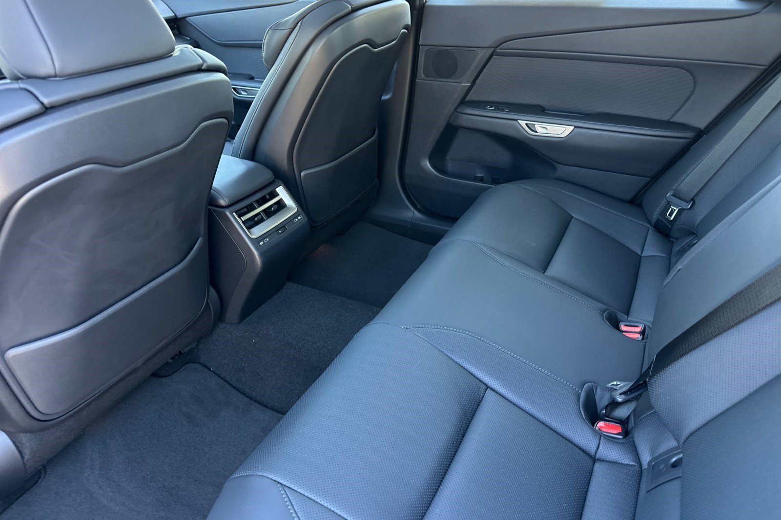 New 2026 Lexus ES 350e w/ Convenience Package FWD image 22