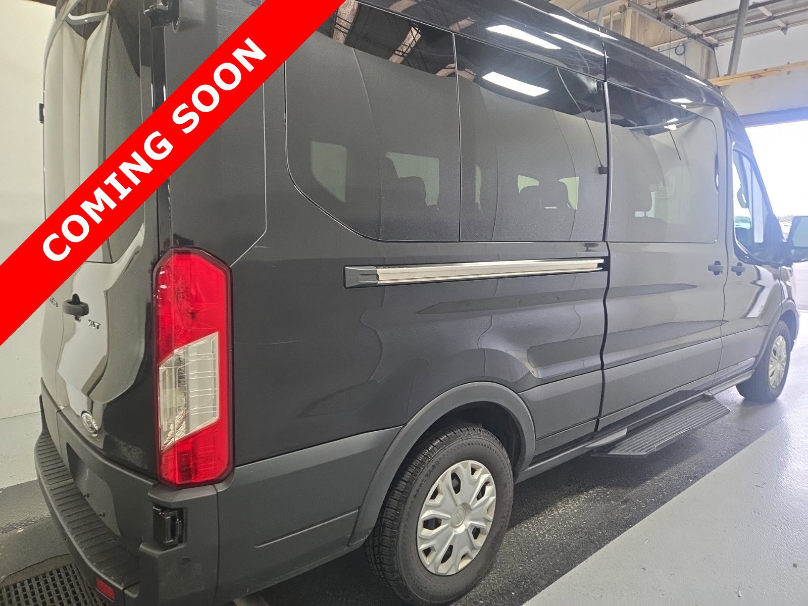 Used 2023 Ford Transit 350 XLT image 4