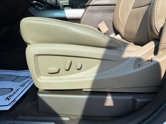 Used 2016 Chevrolet Silverado 1500 LTZ Z71 w/ LTZ Plus Package AWD/4WD image 14