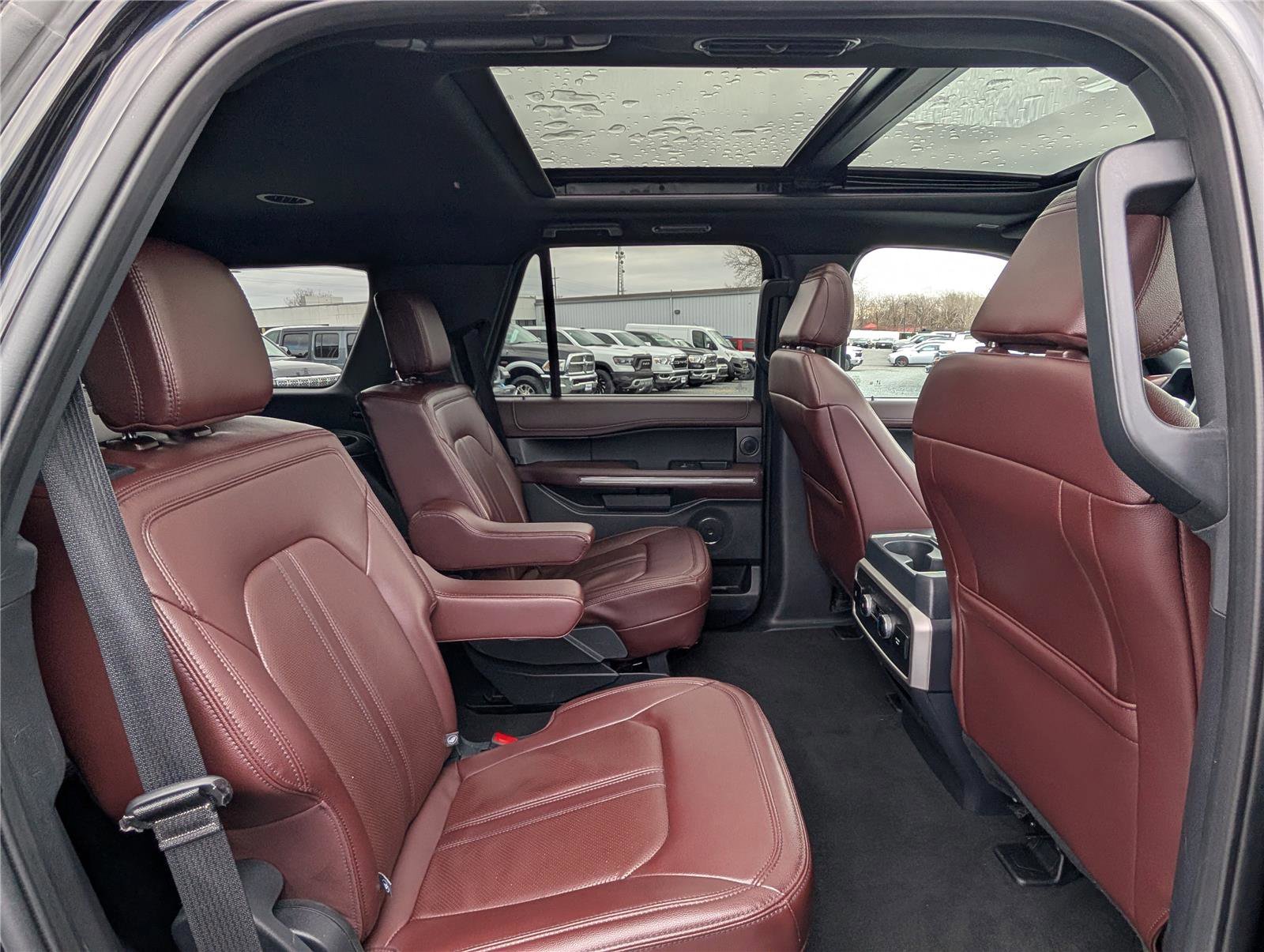 Used 2024 Ford Expedition Limited image 11