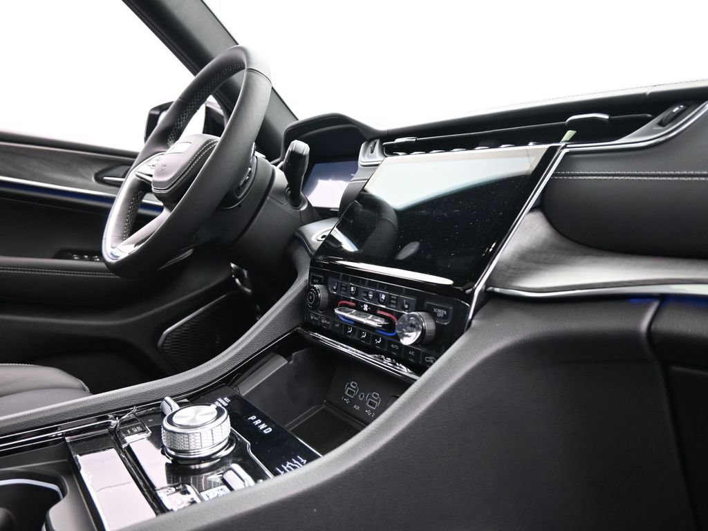 Used 2024 Jeep Grand Cherokee Overland w/ Luxury Tech Group IV image 28