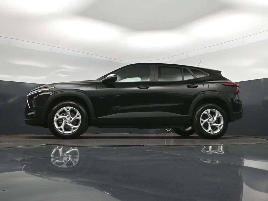 New 2026 Chevrolet Trax LS w/ LS Convenience Package FWD image 39