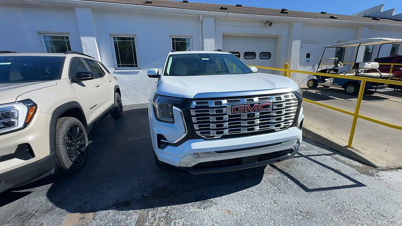 New 2026 GMC Terrain Denali w/ LPO, Floor Liner Package image 9