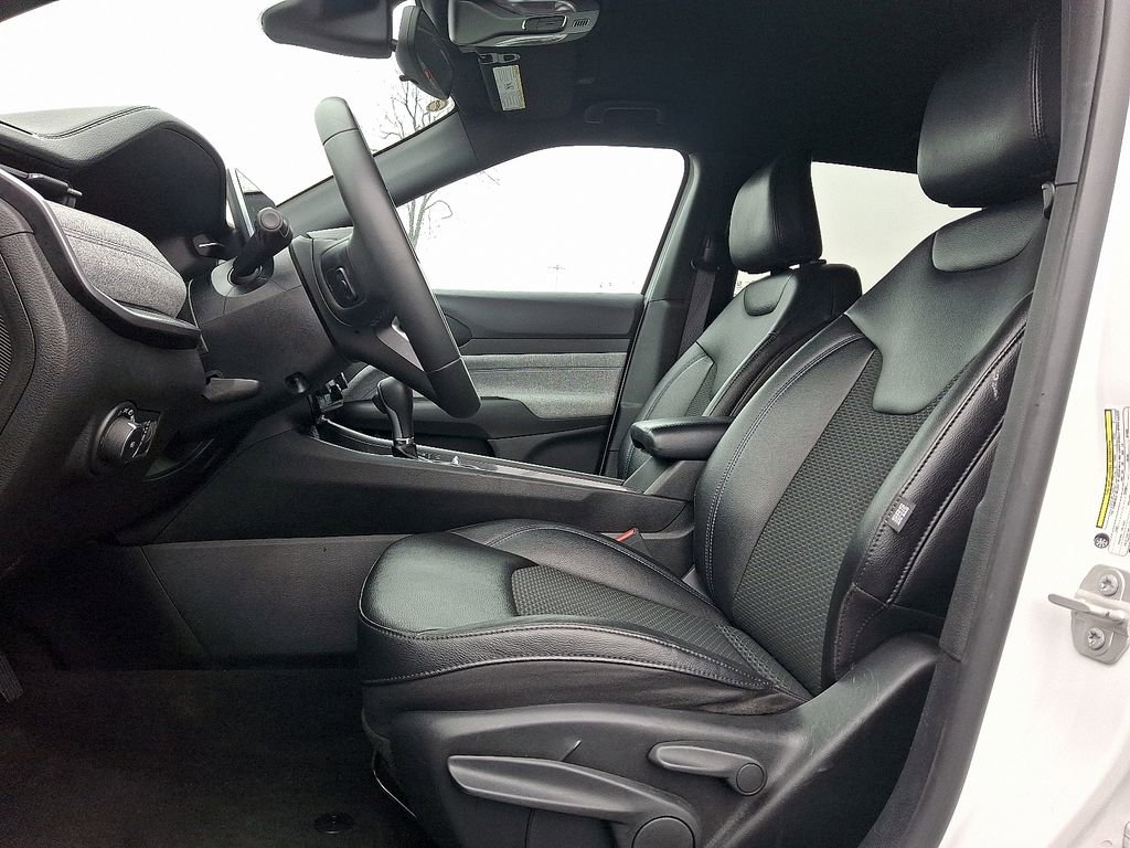 Used 2024 Jeep Compass Latitude image 13