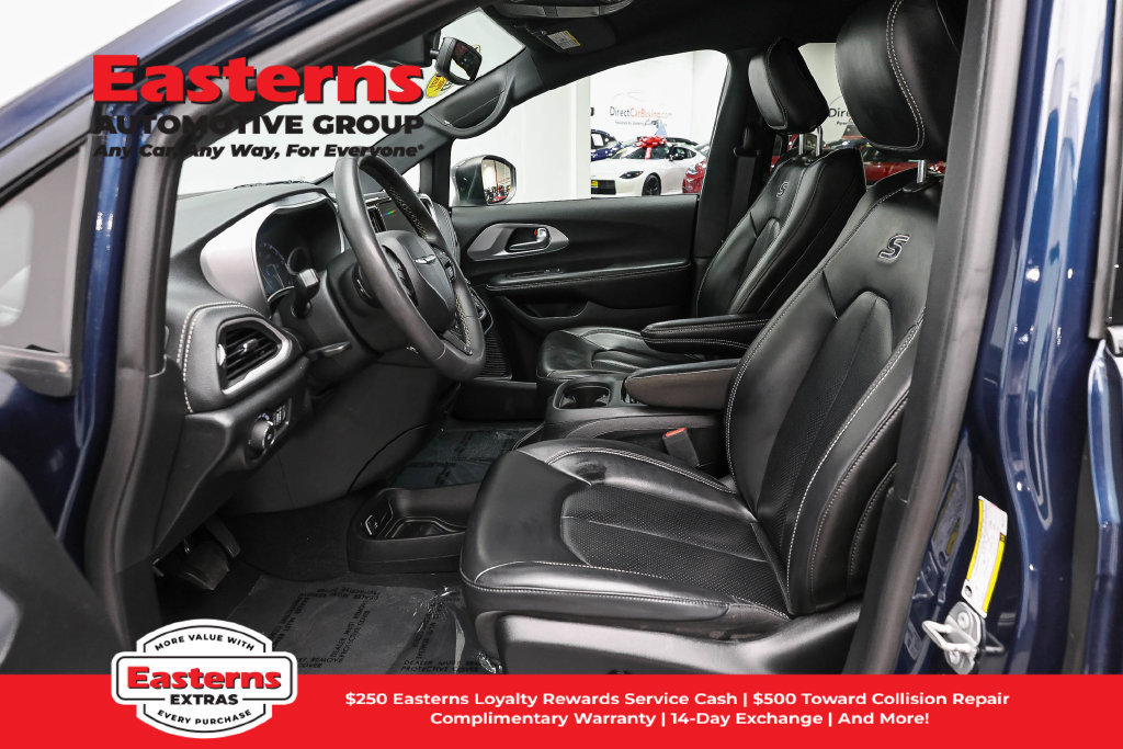 Used 2023 Chrysler Pacifica Touring-L w/ S Appearance Package FWD image 15