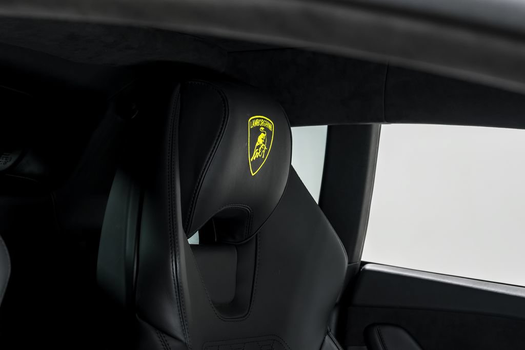 Used 2022 Lamborghini Huracan EVO AWD/4WD image 34