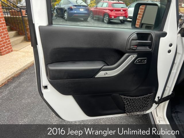 Used 2016 Jeep Wrangler Unlimited Rubicon w/ Connectivity Group image 17