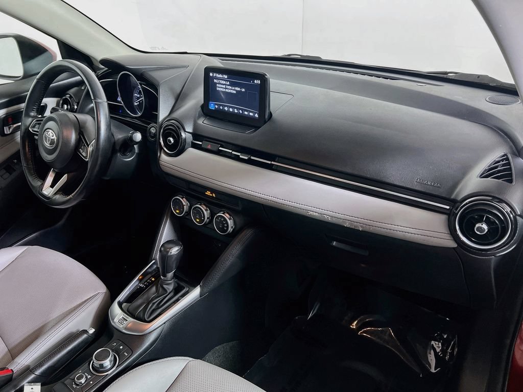 Certified 2020 Toyota Yaris XLE FWD image 24