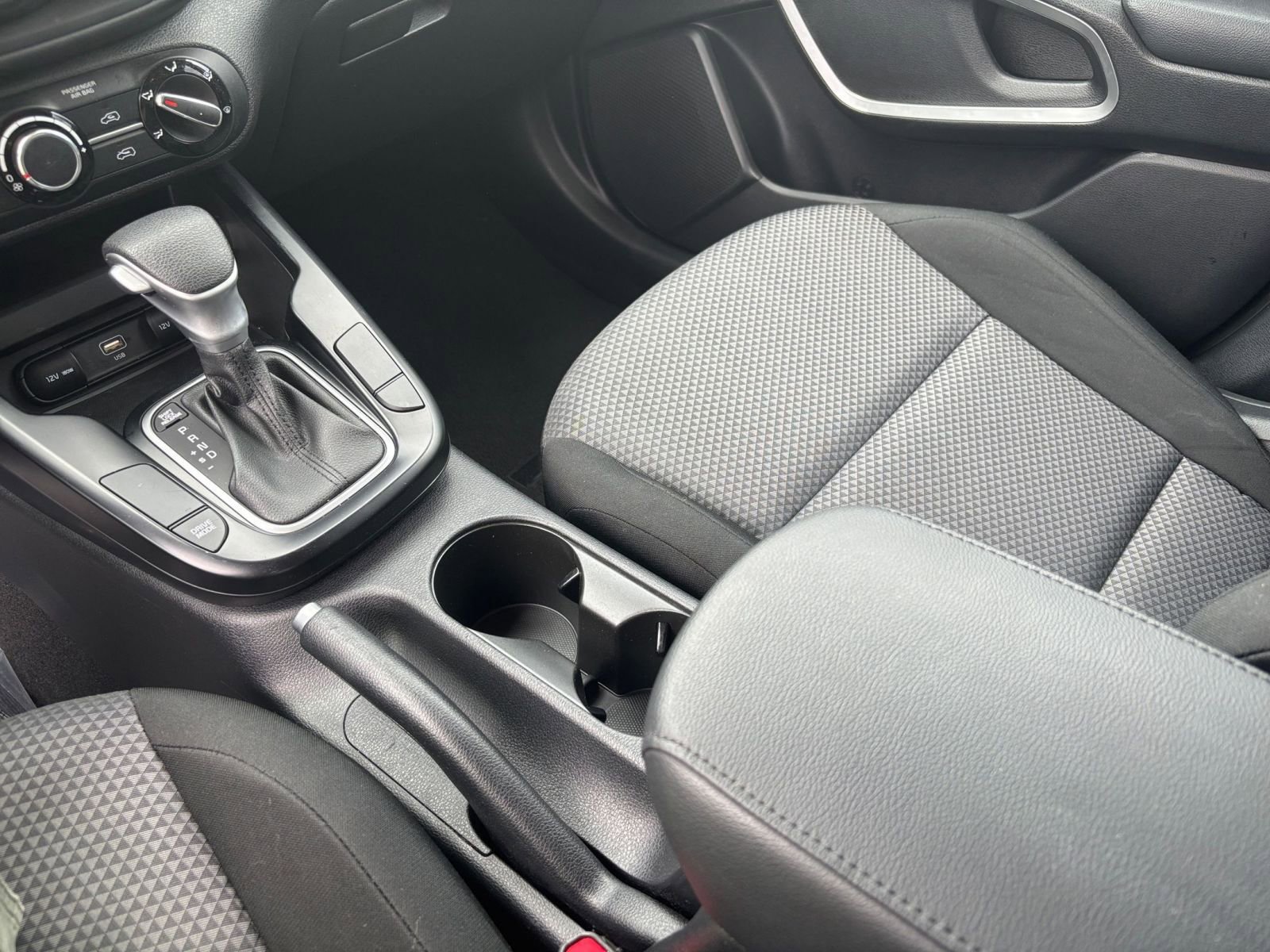 Used 2025 Kia Soul LX w/ LX Technology Package FWD image 39