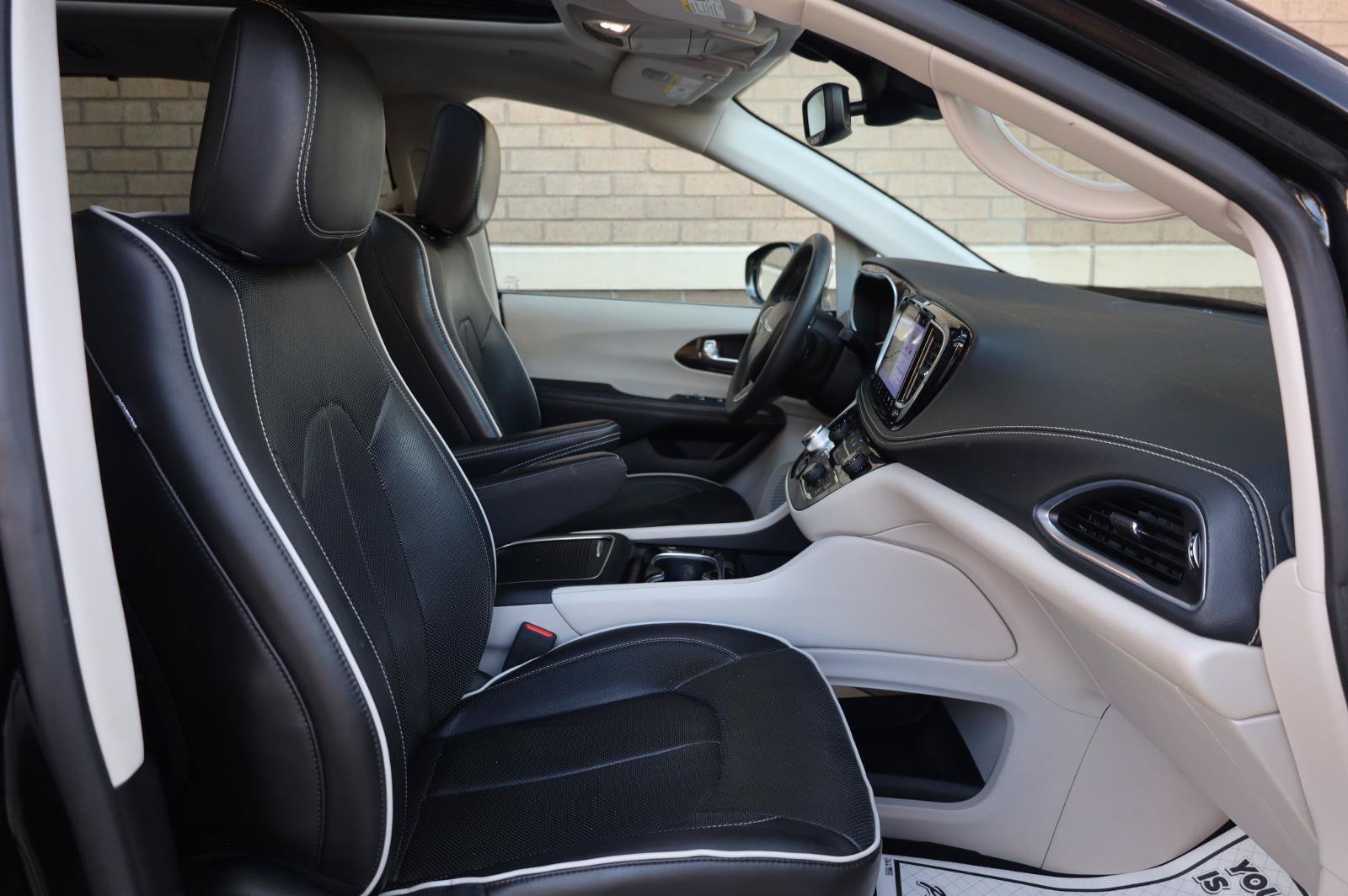 Used 2022 Chrysler Pacifica Limited FWD image 26