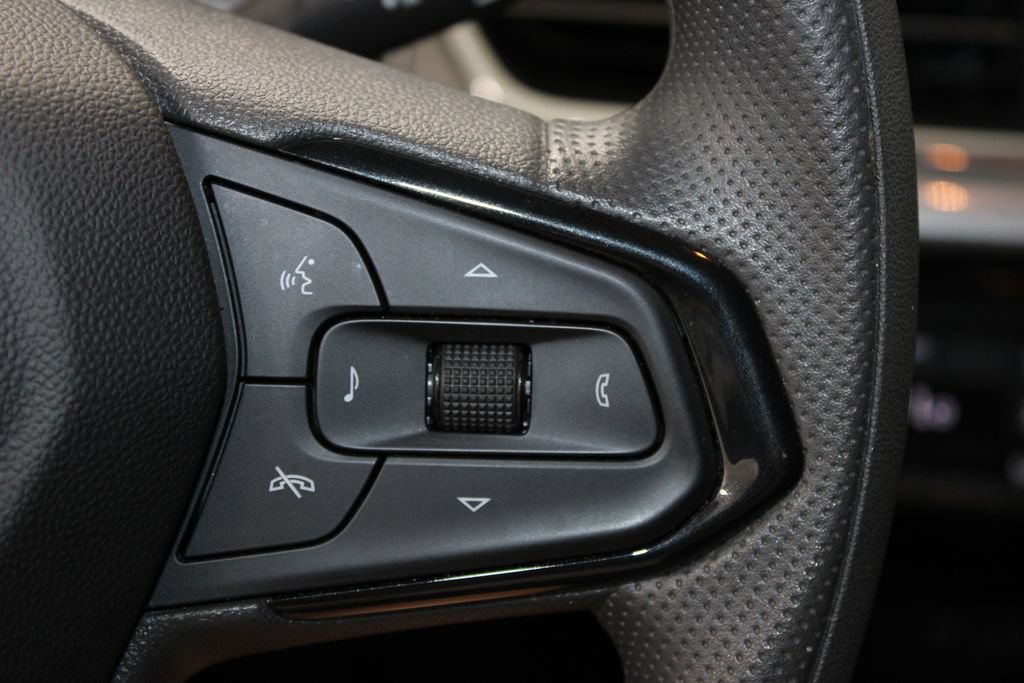 Used 2025 Chevrolet Trax LT FWD image 41