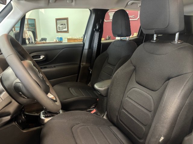 Used 2022 Jeep Renegade Latitude AWD/4WD image 14
