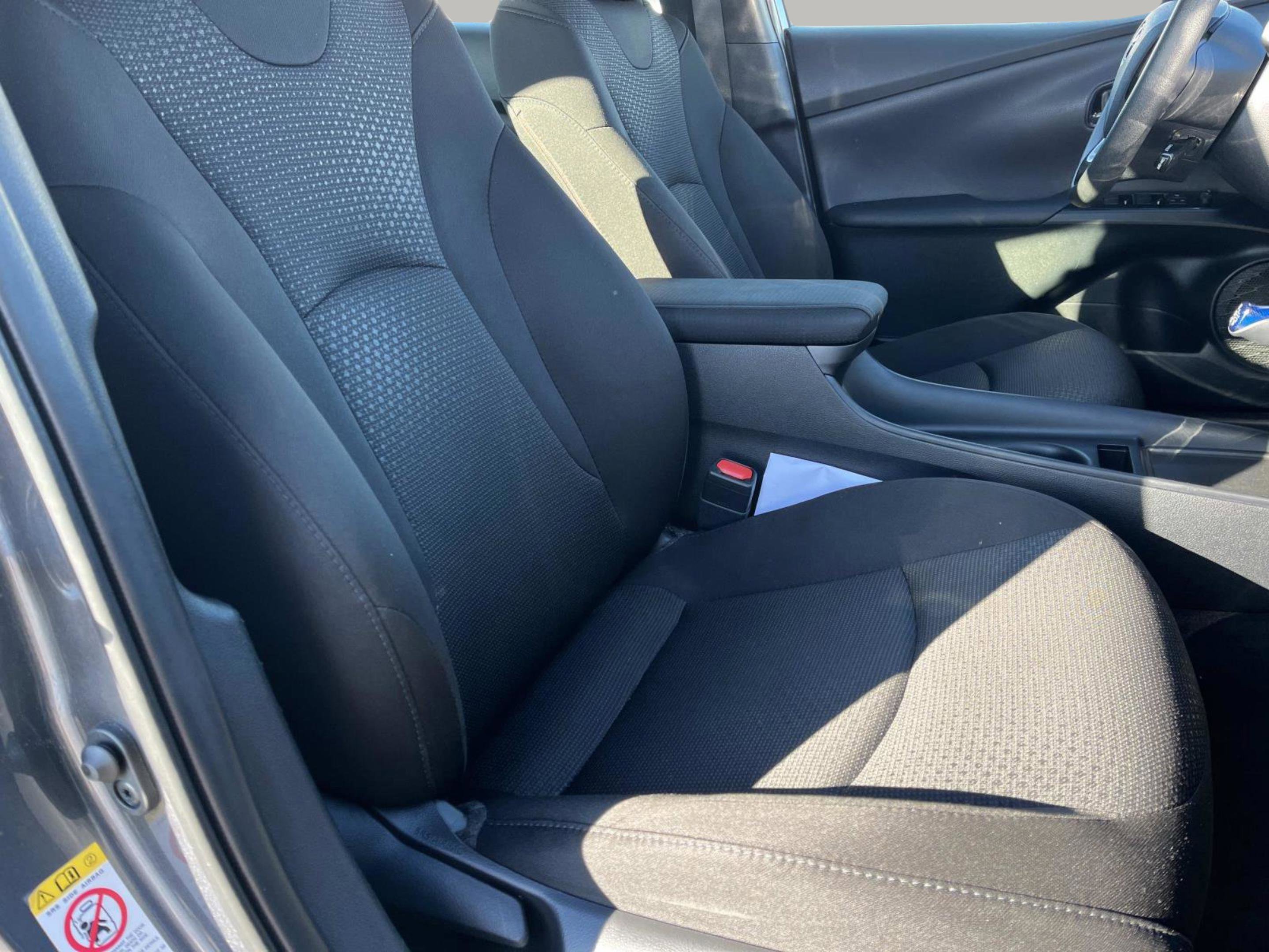 Used 2022 Toyota Prius L Eco image 26