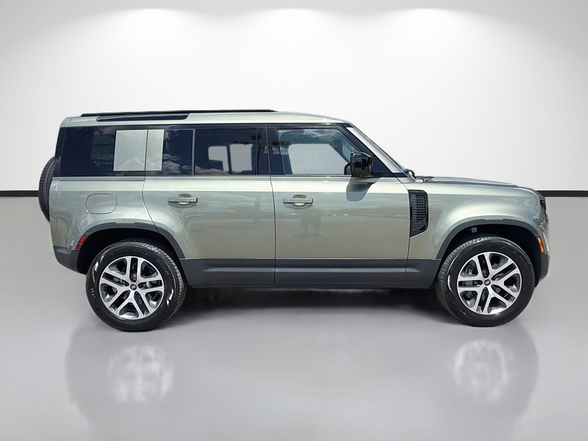 Used 2025 Land Rover Defender 110 S AWD/4WD image 6