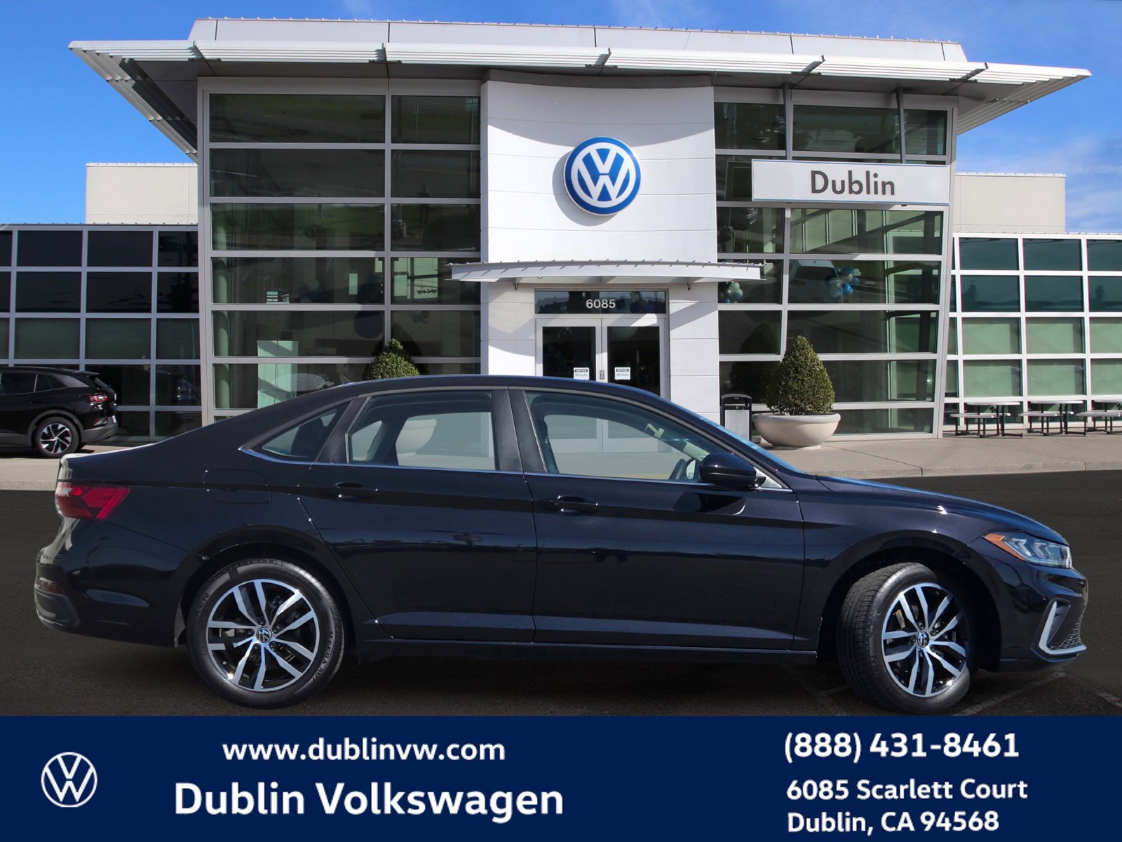 Certified 2025 Volkswagen Jetta SE FWD image 3
