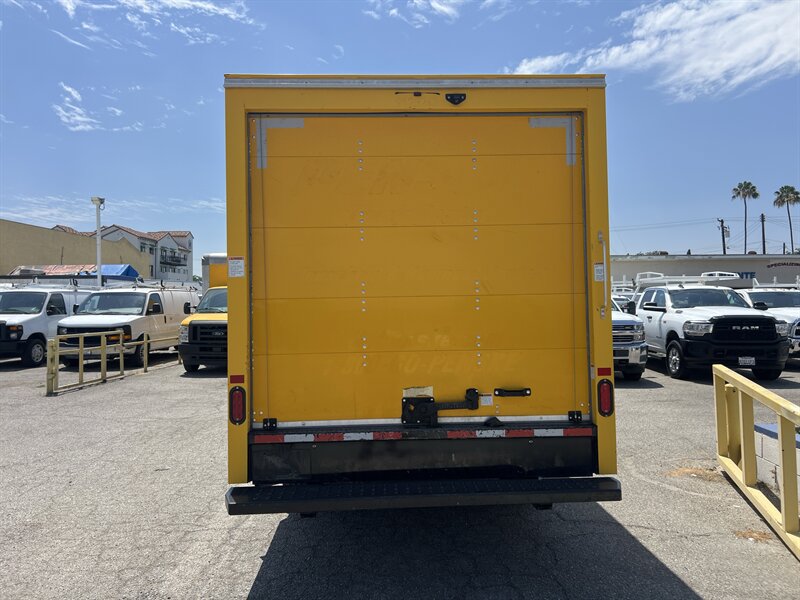 Used 2021 GMC Savana 3500 w/ Power Convenience Package RWD image 3