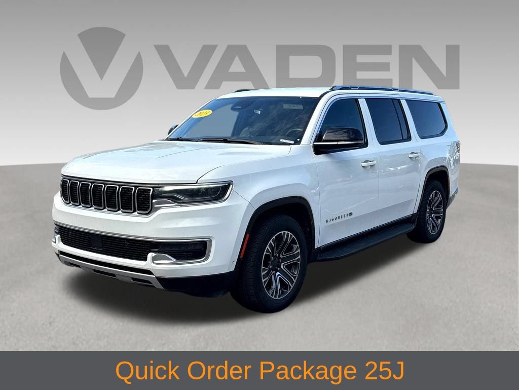 Used 2023 Jeep Wagoneer L Series II AWD/4WD image 3