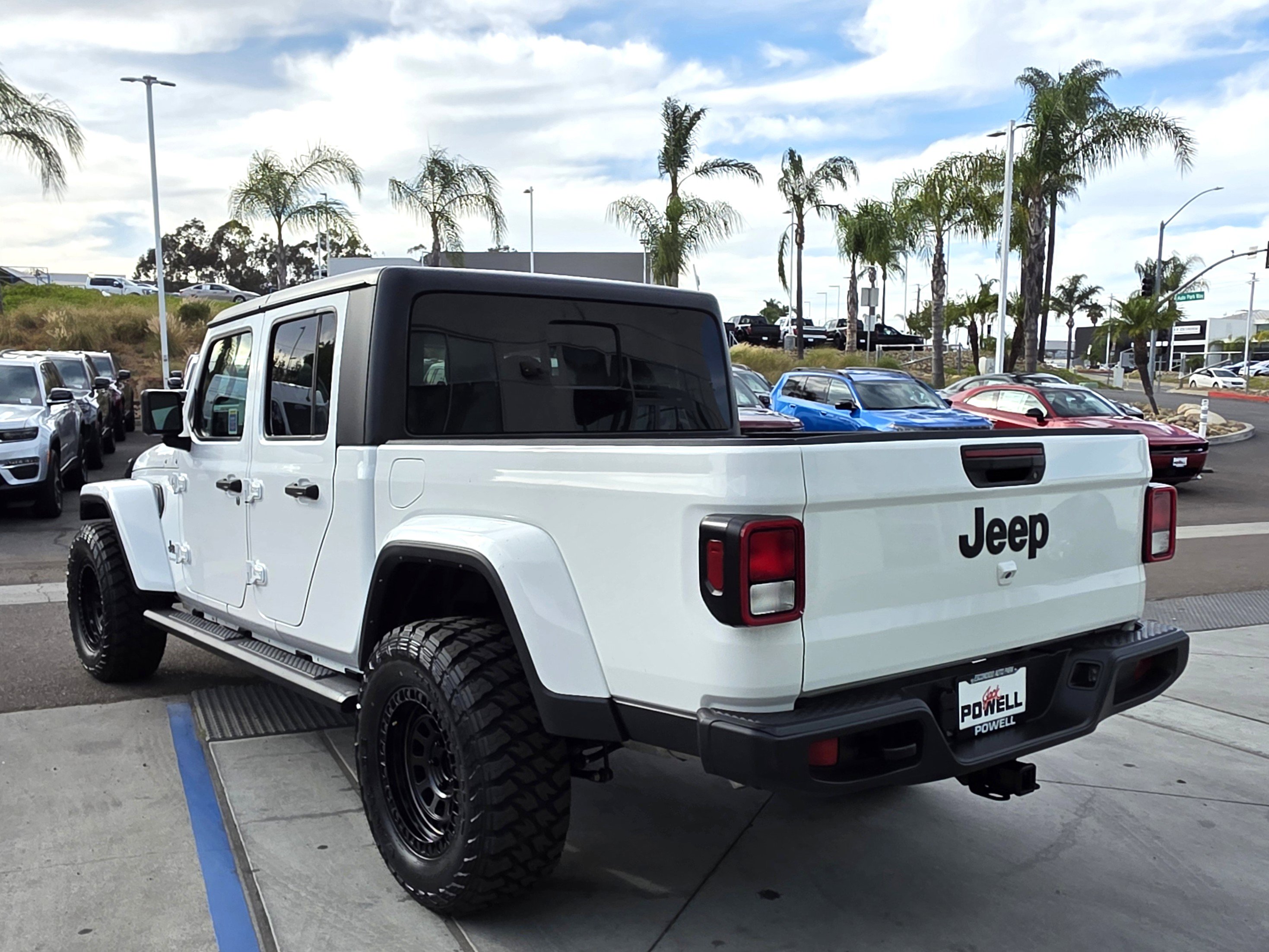 Certified 2023 Jeep Gladiator Sport image 3
