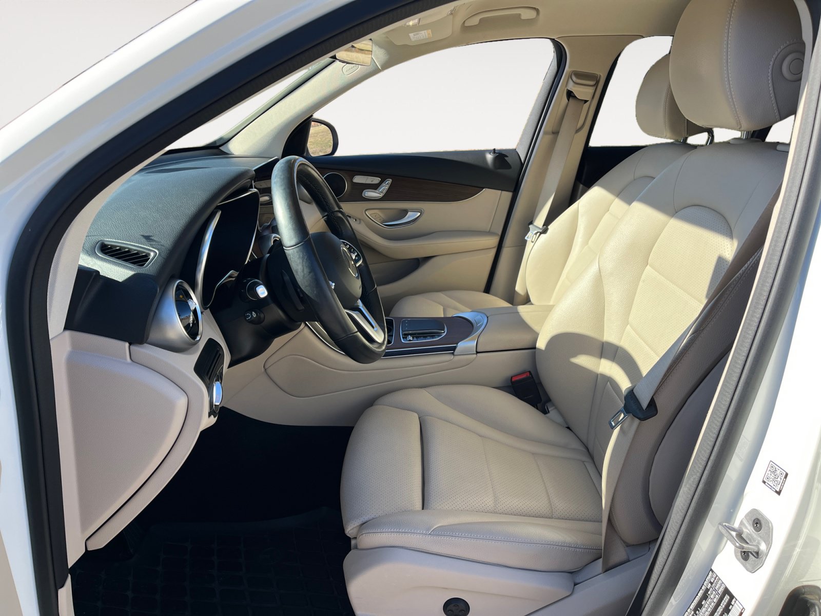 Used 2022 Mercedes-Benz GLC 300 4MATIC image 11