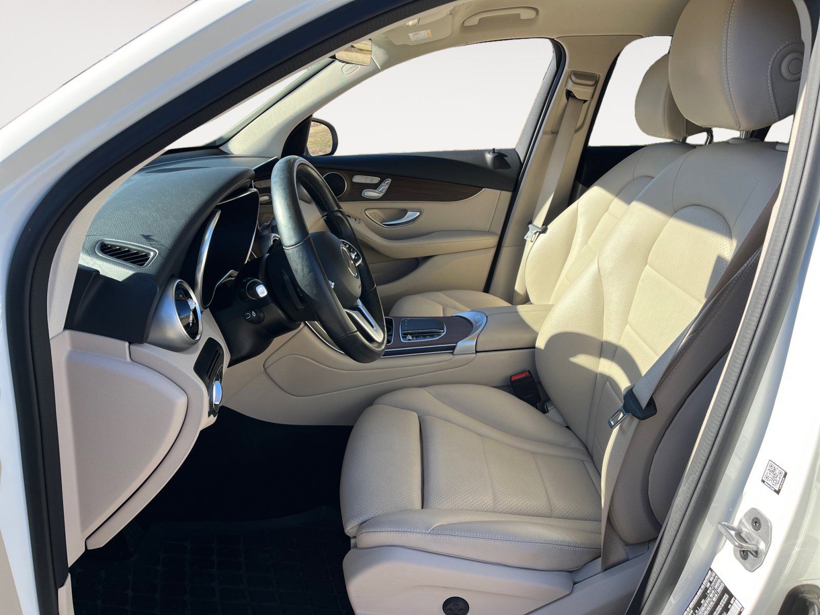 Used 2022 Mercedes-Benz GLC 300 4MATIC image 11